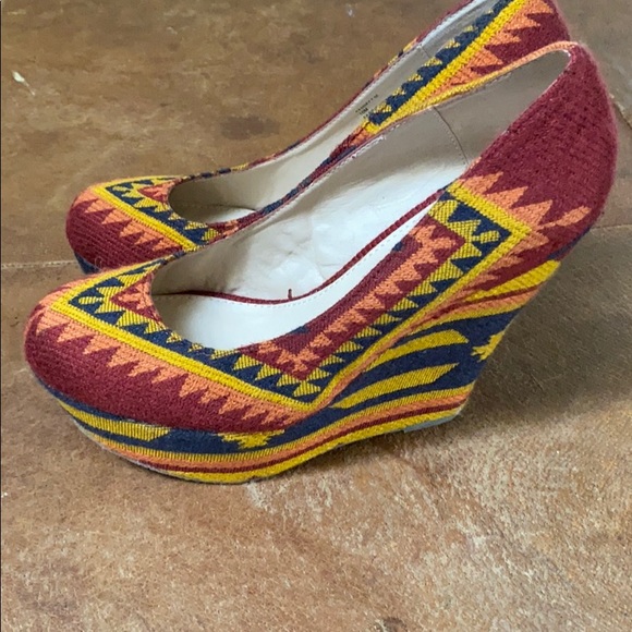 Steve Madden Pammyy- M Aztec Wedge - Picture 2 of 3